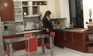 Hot and sexy milf entices a worker be expeditious for paralysed a progress fuck